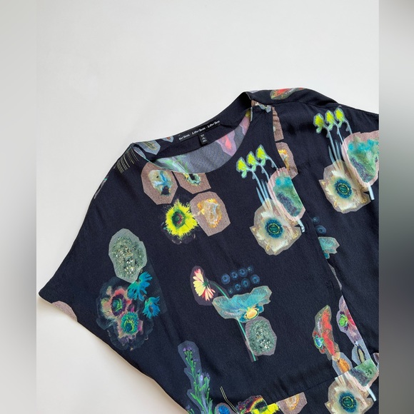 & Other Stories Black Blouse with Digital AI Flower Pattern Snap on UK 12 EU 40 - Picture 2 of 7